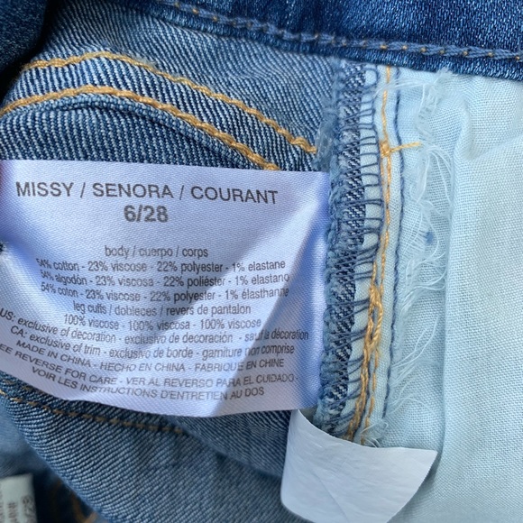 Vintage America | Wonderland Capris Ruffle Jeans 6 - Picture 8 of 9